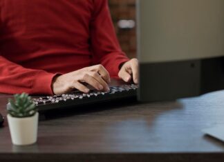 Вставка скопированного текста на компьютере с помощью клавиатуры