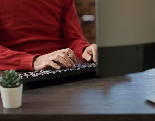 Вставка скопированного текста на компьютере с помощью клавиатуры