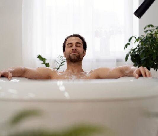 Сон о ванне с мужчиной: толкование
