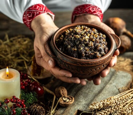 Поминальная кутья из риса с изюмом и медом