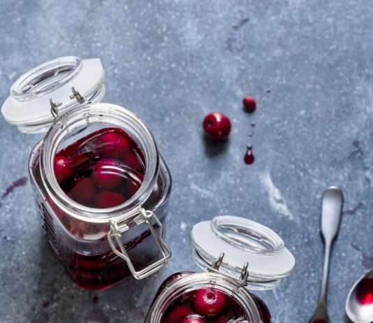 Замороженная смородина: рецепт компота в кастрюле