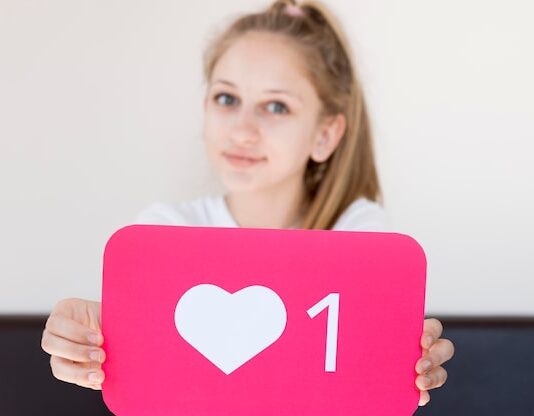 Статус ВК: Как создать статус с смыслом для девушек