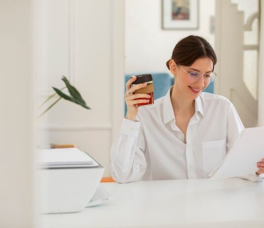 Как напомнить о себе работодателю после собеседования в смс