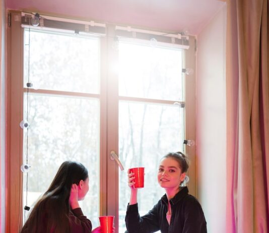 Онлайн гадание: как узнать отношение человека к вам