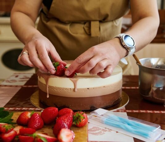 Торт из готовых бисквитных коржей: простой рецепт