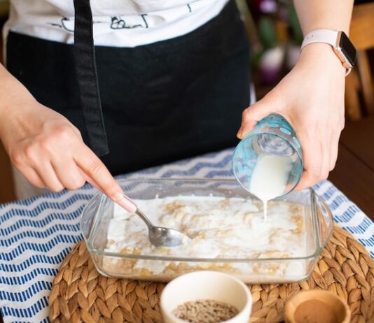 Сыворотка от творога: 10 полезных применений