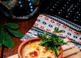 Стожки из фарша с сыром и картошкой в духовке