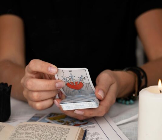 Расклад Таро на будущее в личной жизни