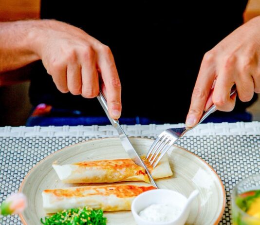 Кляр для рыбы: жарка со сметаной на сковороде