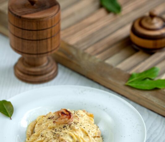 Паста с беконом и грибами в сливочном соусе