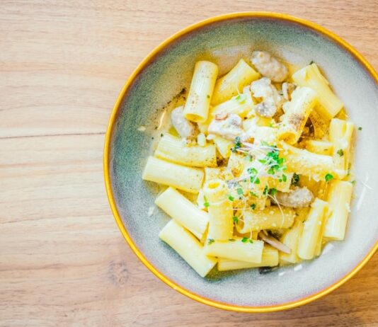 Рецепт макарон в сливочном соусе с сыром