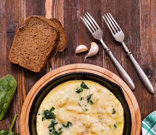 Сырный суп с курицей, грибами и плавленым сыром