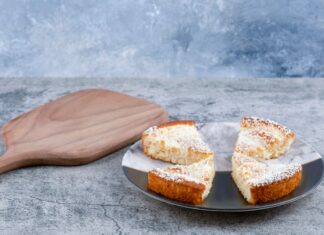 Пирог без яиц на кефире в духовке