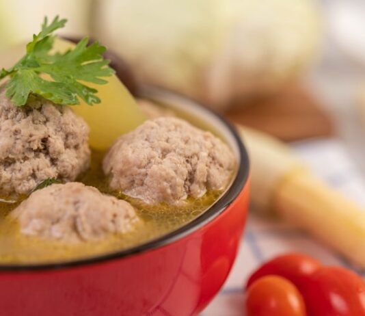 Тефтели в сметанном соусе в духовке