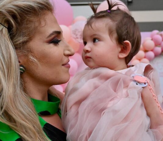 К чему снится рождение девочки у знакомой