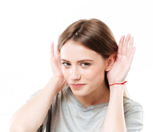 Горит правое ухо: приметы для женщин