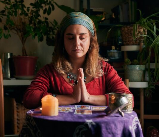 Онлайн-гадание: любит или нет?