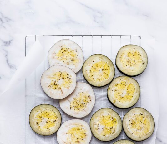 Кабачки с яйцом и сыром в духовке