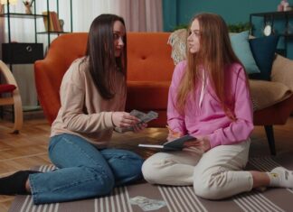 Игры для двух: как весело провести время дома