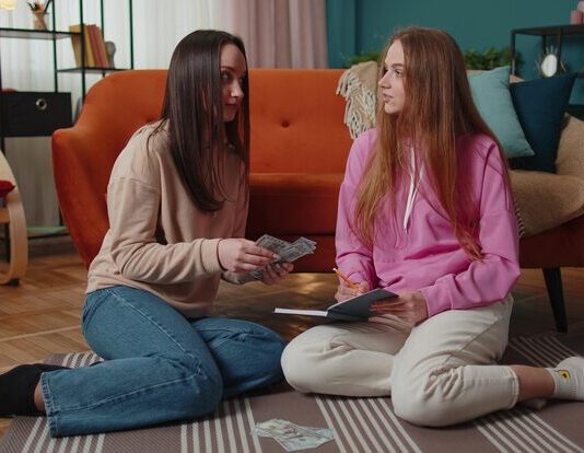 Игры для двух: как весело провести время дома