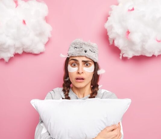 Рассыпанная соль во сне: значение для женщин