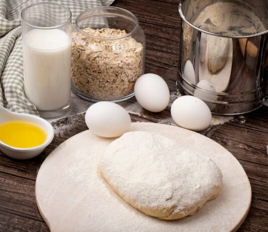 Быстрое тесто для булочек в духовке на сухих дрожжах