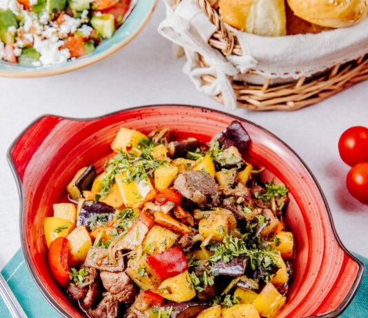 Капуста тушёная с грибами: рецепт на сковороде