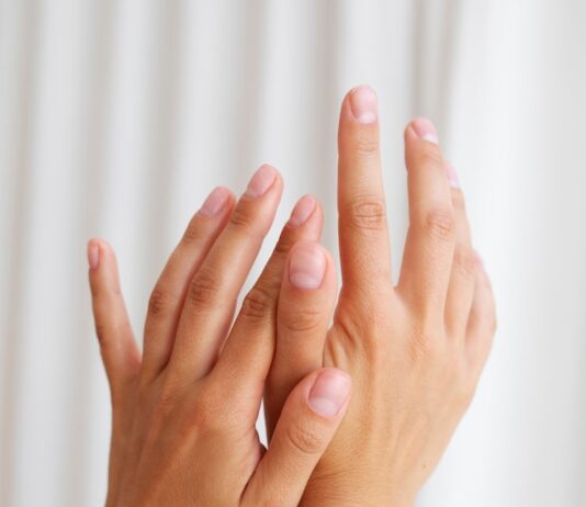 Чешется подушечка безымянного пальца на правой руке