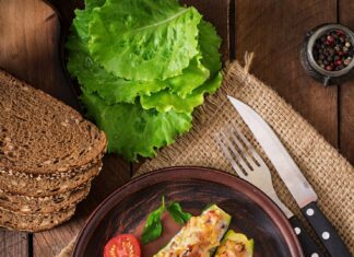 Фаршированные кабачки с фаршем и сыром в духовке