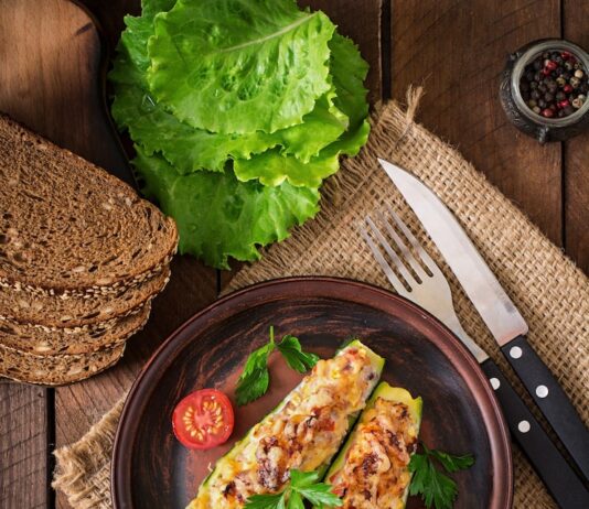 Фаршированные кабачки с фаршем и сыром в духовке