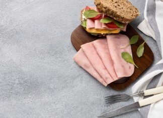 Ветчинные рулетики с сыром и чесноком