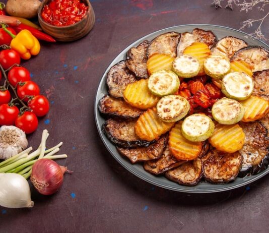 Мясо с овощами и грибами в духовке