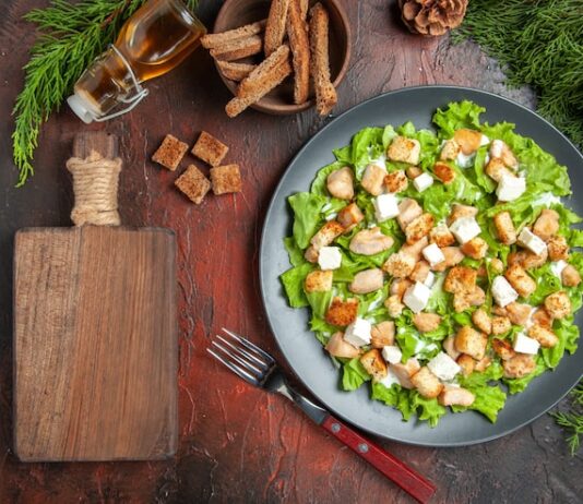 Ананасово-куриный салат с грибами