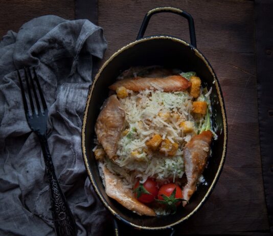 Рис с курицей в духовке: рецепт в стеклянной посуде