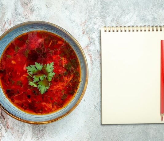 Борщ с тушенкой и свежей капустой