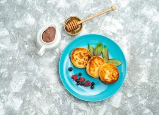 Классические сырники из творога на сковороде с мукой