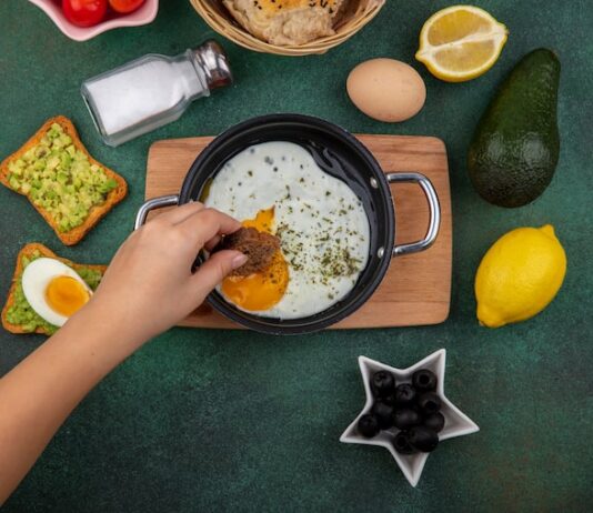 Овсянка и яйца: 10 идей для завтрака