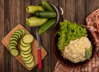 Салат из капусты и огурцов: свежий рецепт