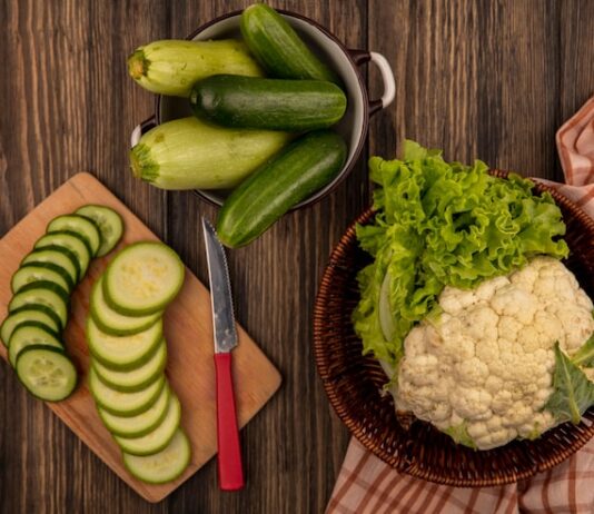 Салат из капусты и огурцов: свежий рецепт