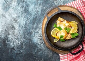 Филе минтая с овощами в духовке