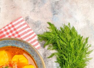 Рецепт мясной солянки с картошкой и солеными огурцами