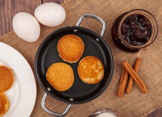 Творожные сырники на сковороде: рецепт воздушных лакомств