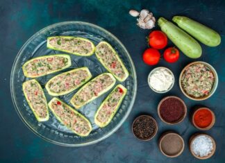 Малосольные огурцы с чесноком и укропом