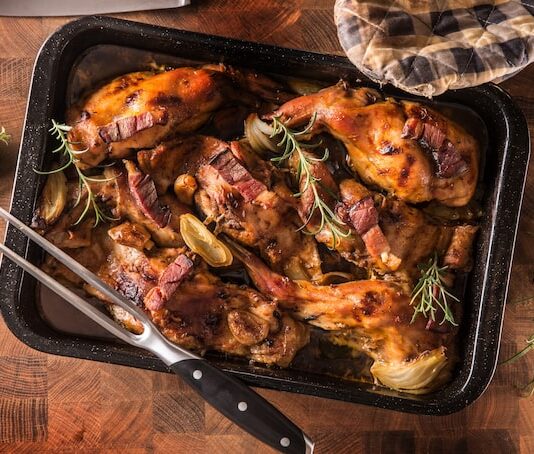 Приготовление кролика в духовке: секрет нежного мяса