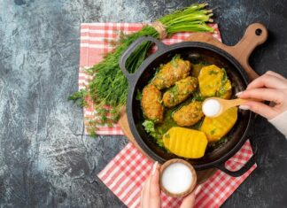 Голубцы на сковороде с подливкой: простой рецепт