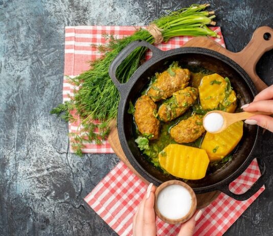 Голубцы на сковороде с подливкой: простой рецепт