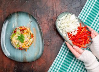 Салат из вареной курицы: простой рецепт