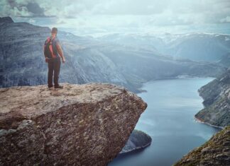 Сон: стоять на вершине горы