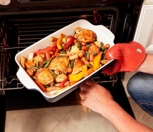 Курица с картошкой в духовке на протвине