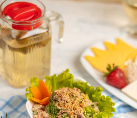 Классический салат из печени трески: пошаговый рецепт